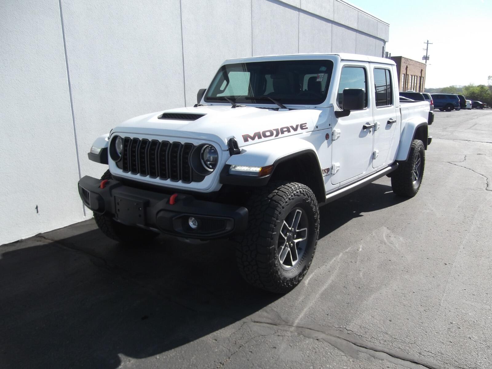 Used 2025 Jeep Gladiator Mojave with VIN 1C6RJTEG2SL523007 for sale in Kansas City