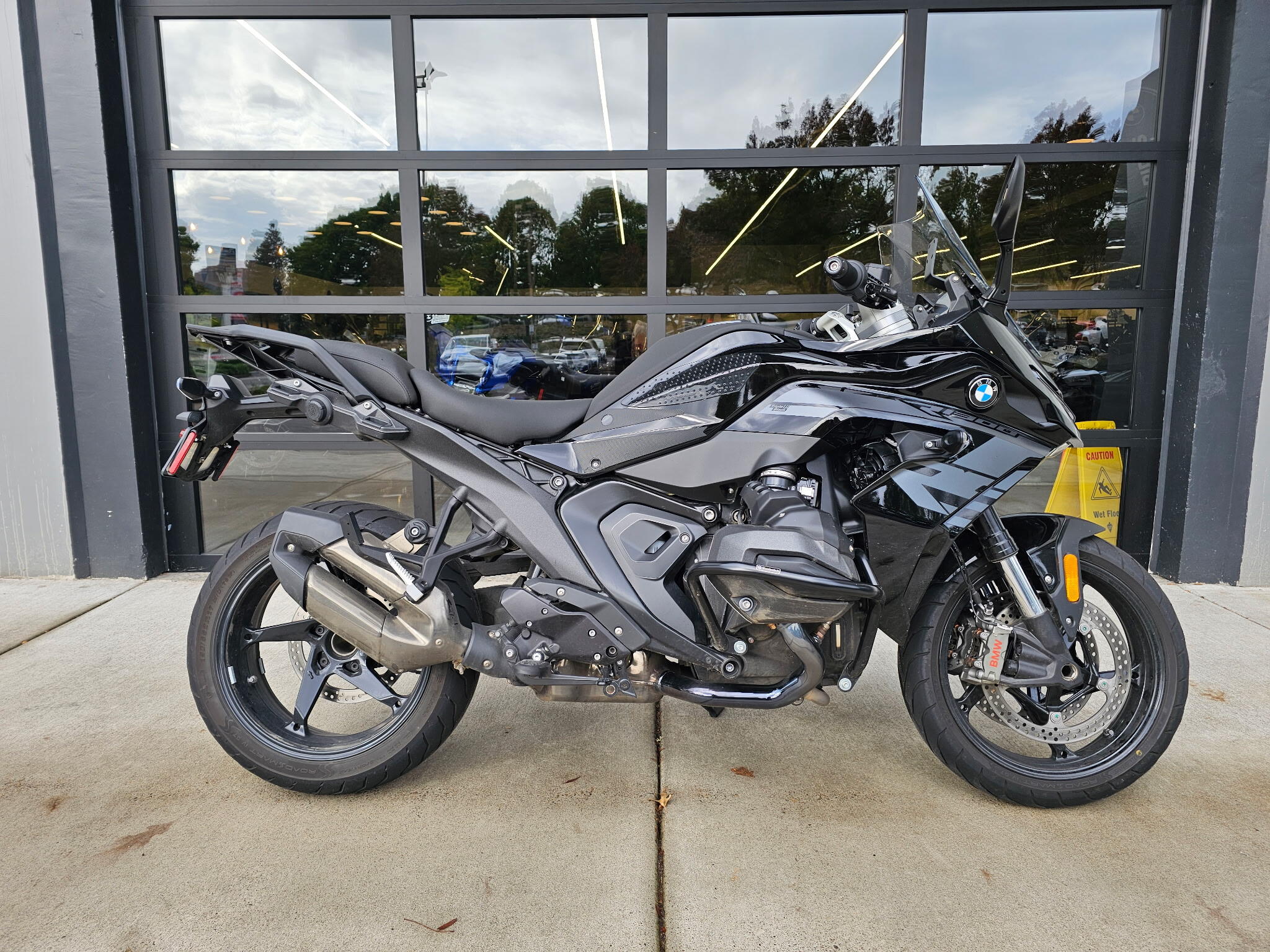 2026 BMW R 1300 RS - BLACK STORM METALLIC - TRIPLE BLACK
