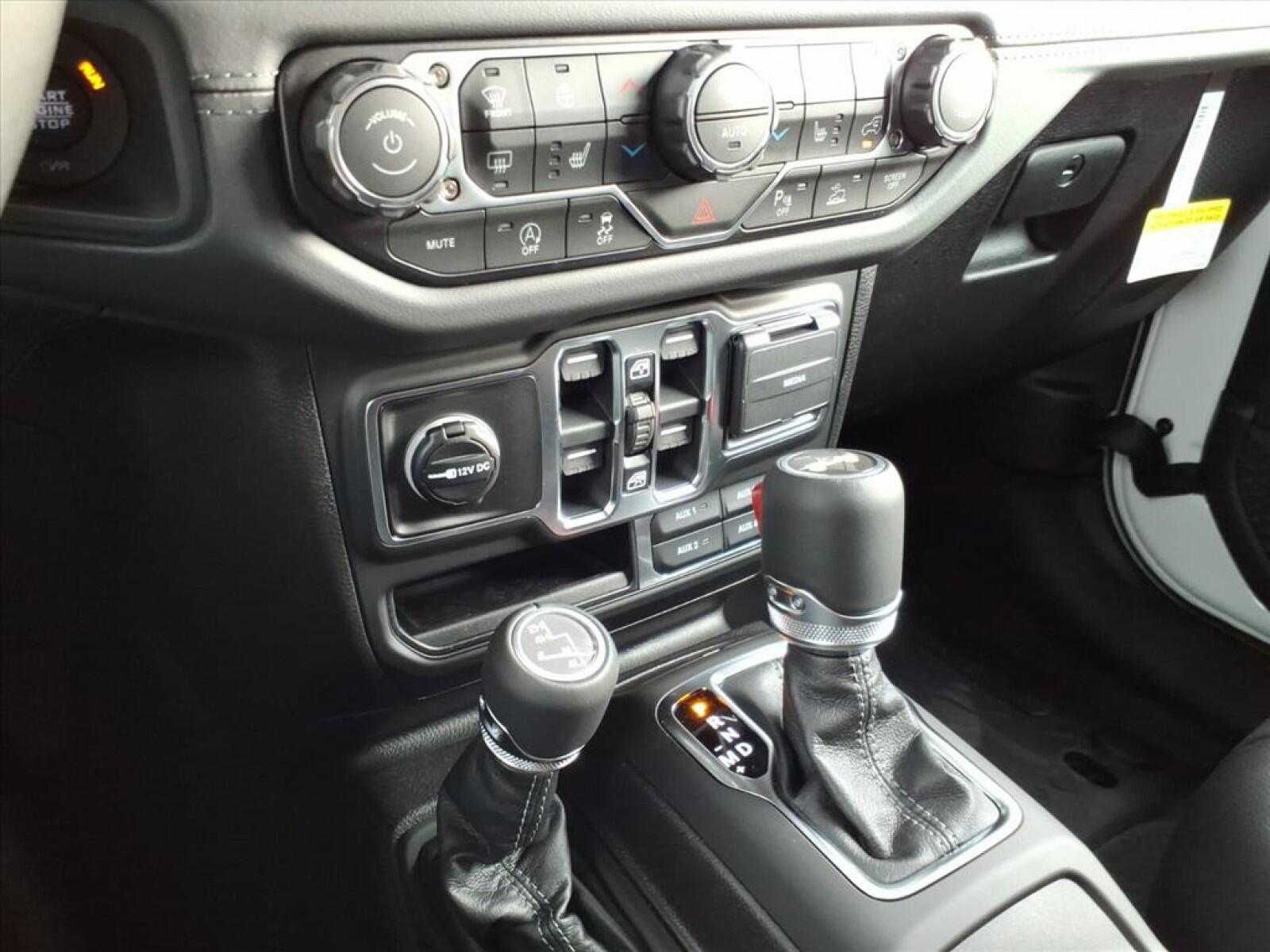 2026 Jeep Wrangler 4-Door Sahara - Photo 13