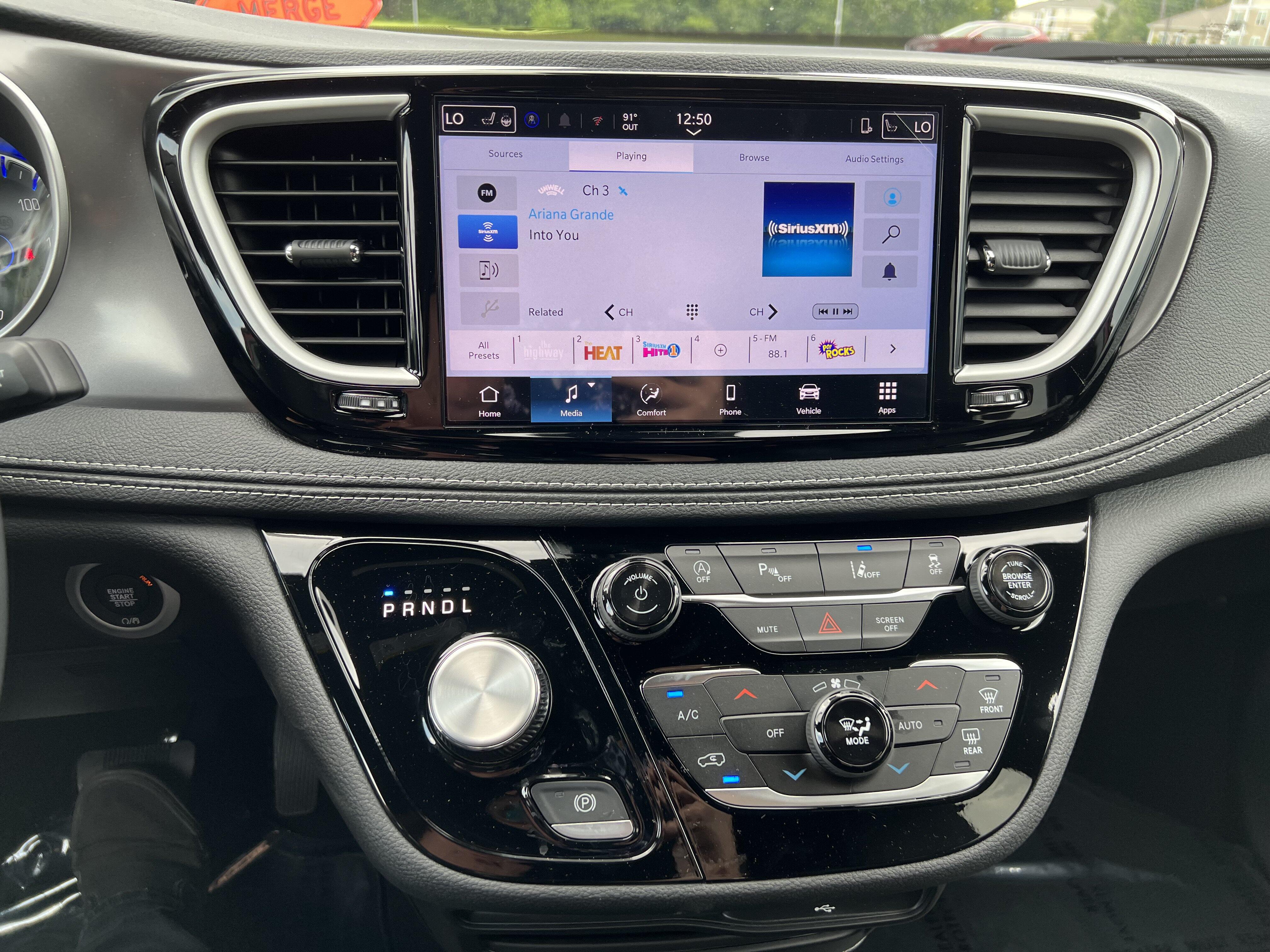 2026 Chrysler Pacifica Select - Photo 12