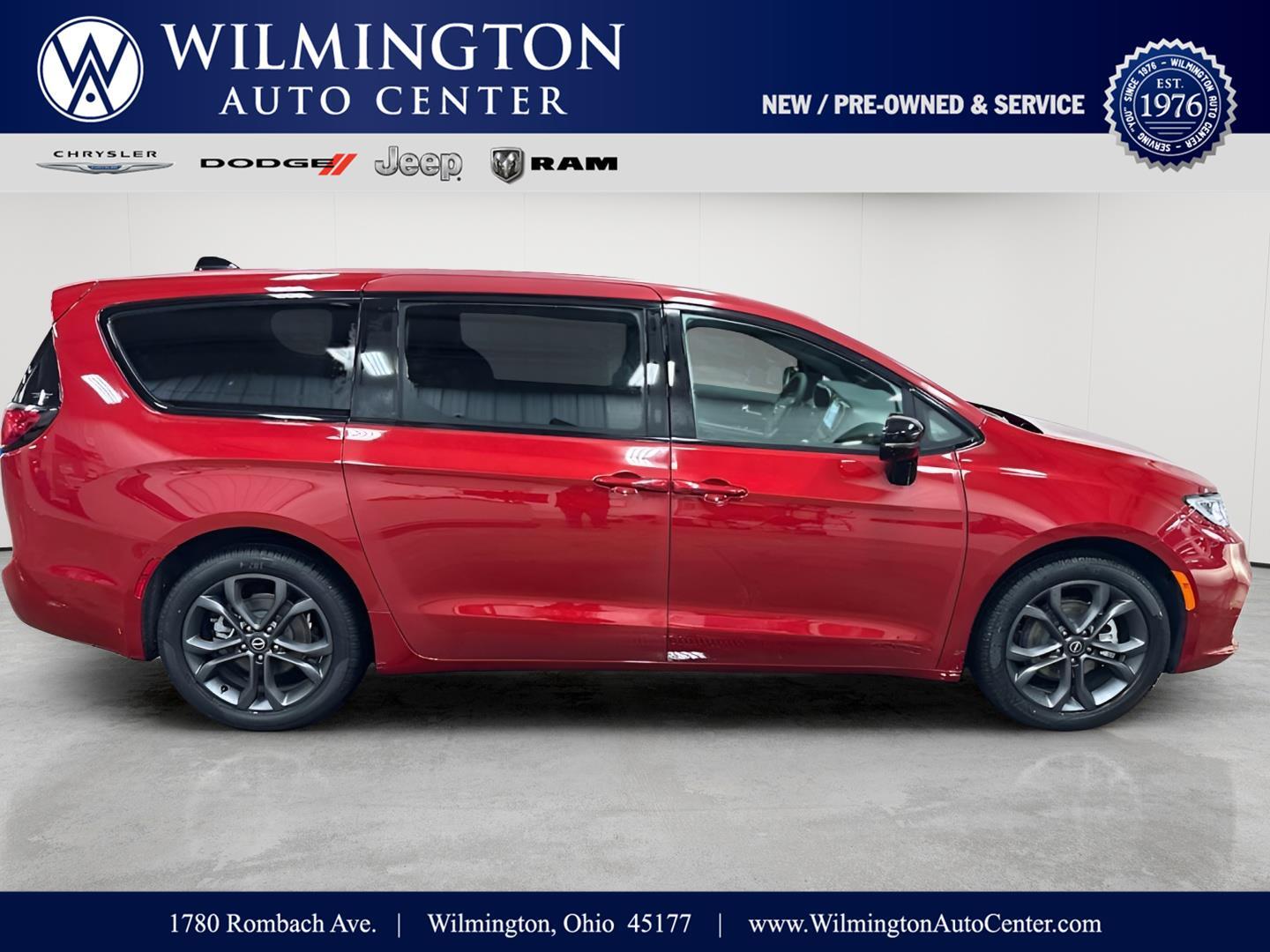 2026 Chrysler Pacifica Select