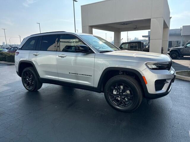 2025 Jeep Grand Cherokee Altitude's photo