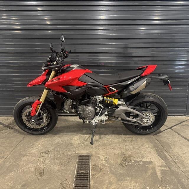 2027 Ducati HYPERMOTARD V2