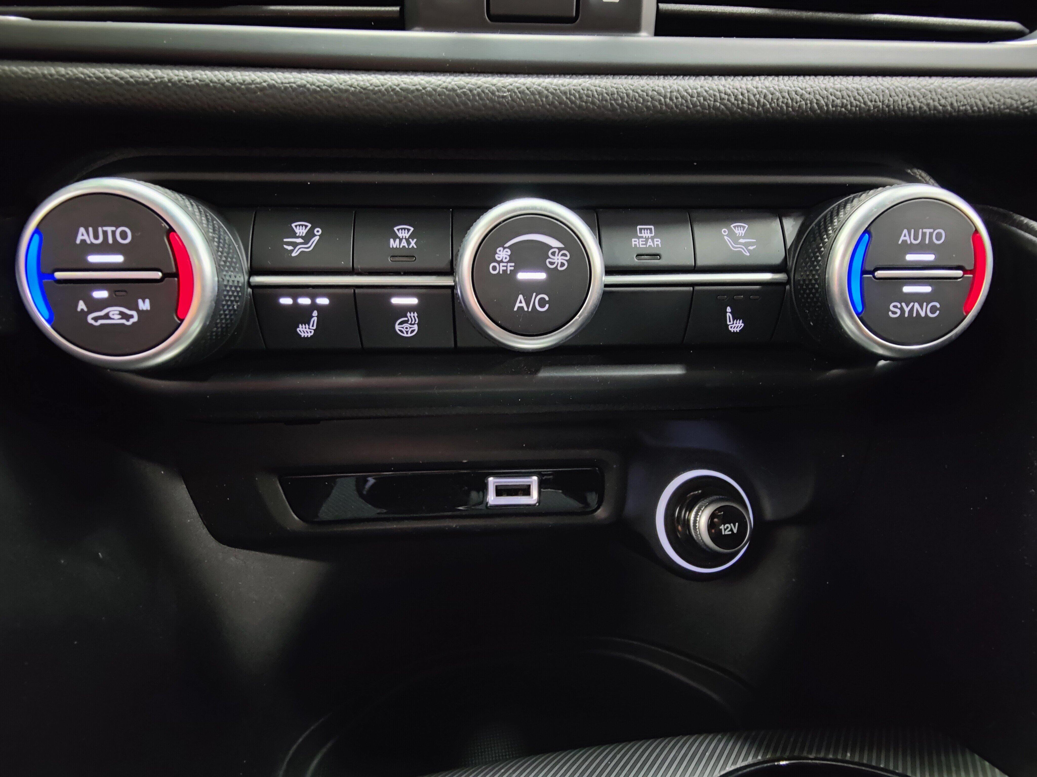 2022 Alfa Romeo Giulia Ti Veloce - Photo 18