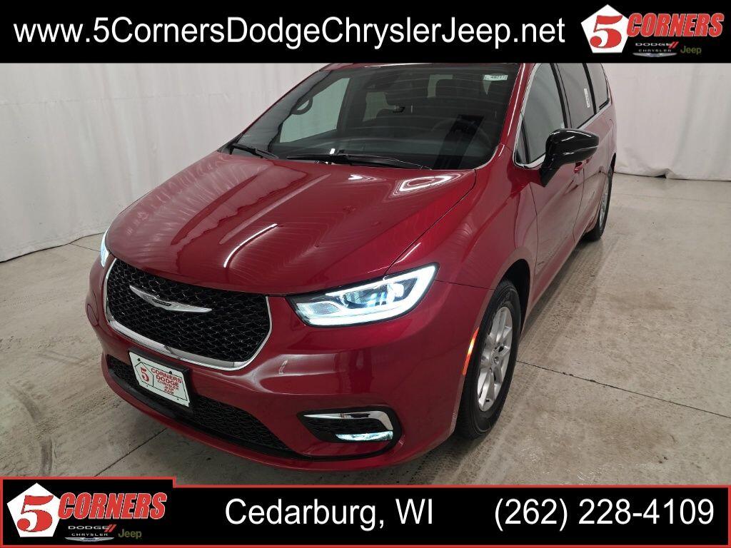 2026 Chrysler Pacifica Select's photo