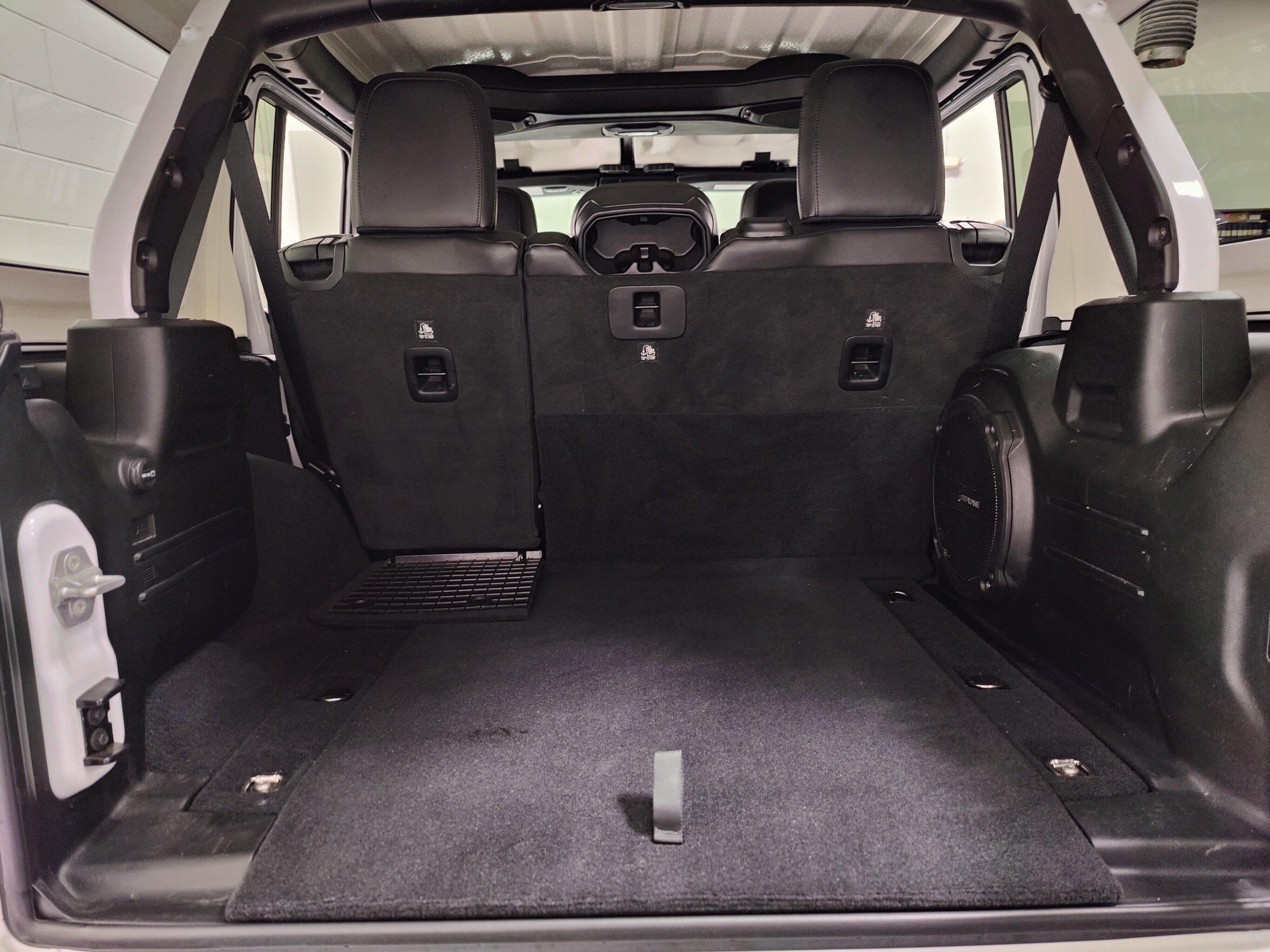 2020 Jeep Wrangler Unlimited Sahara - Photo 12