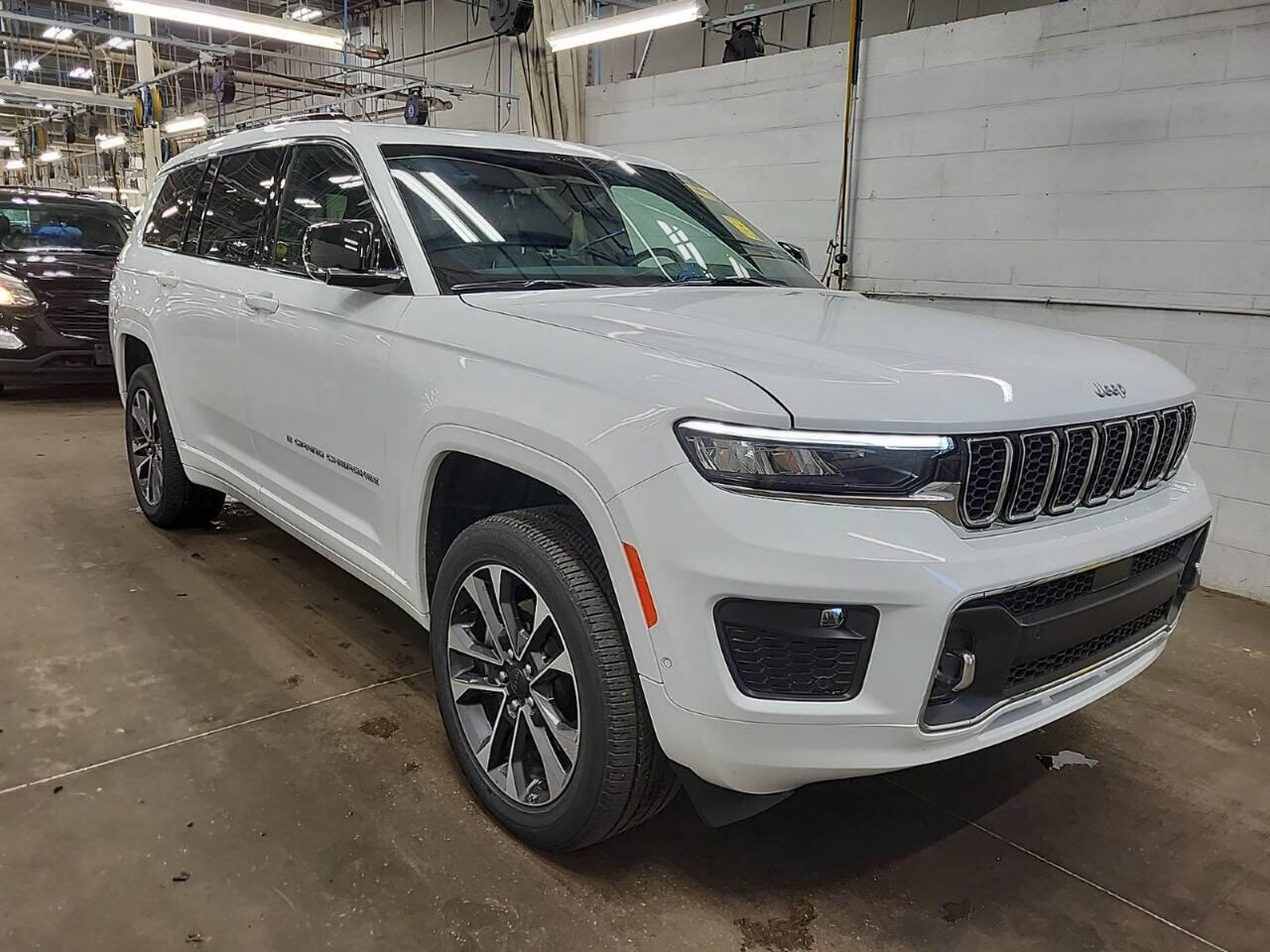 Used 2025 Jeep Grand Cherokee L Overland with VIN 1C4RJKDG6S8666078 for sale in Fairmont, Minnesota