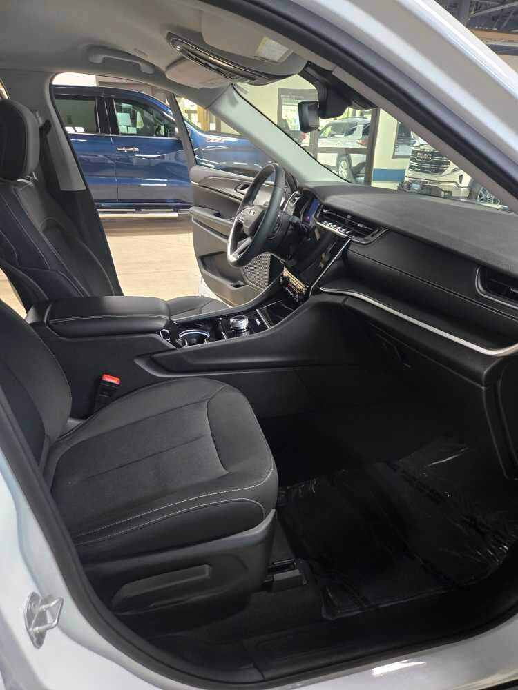 2023 Jeep Grand Cherokee L Laredo - Photo 15