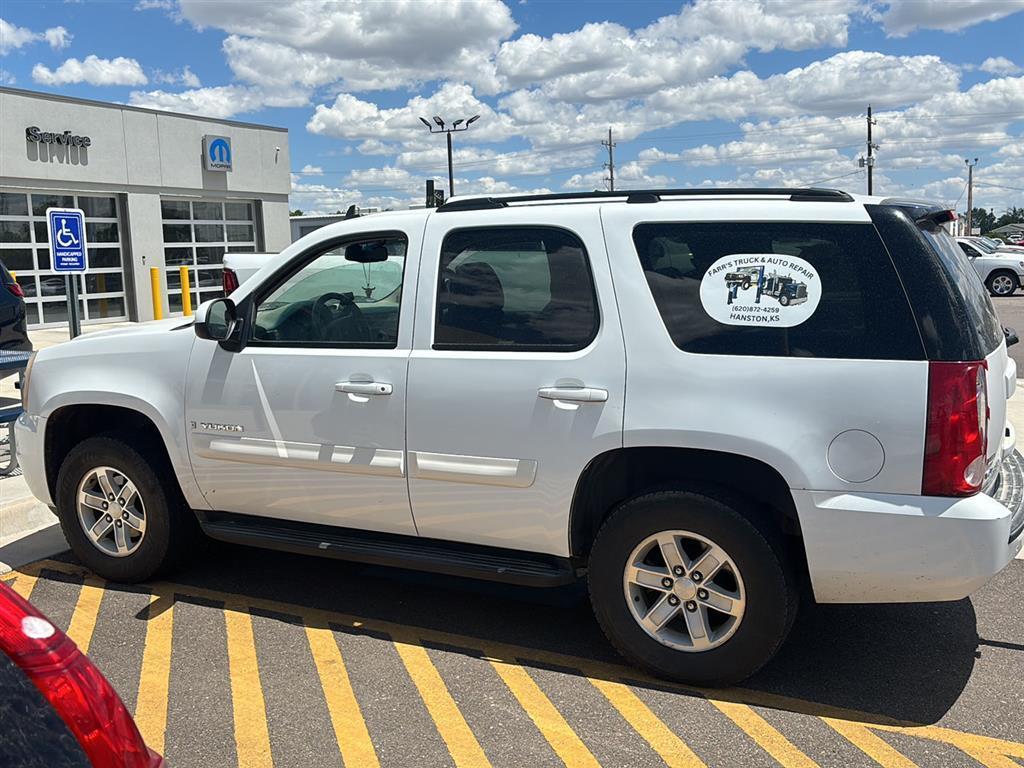 Used 2009 GMC Yukon SLE2 with VIN 1GKFK230X9R188583 for sale in Garden City, KS