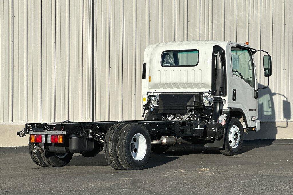 2024 Isuzu NPR HD - Photo 7