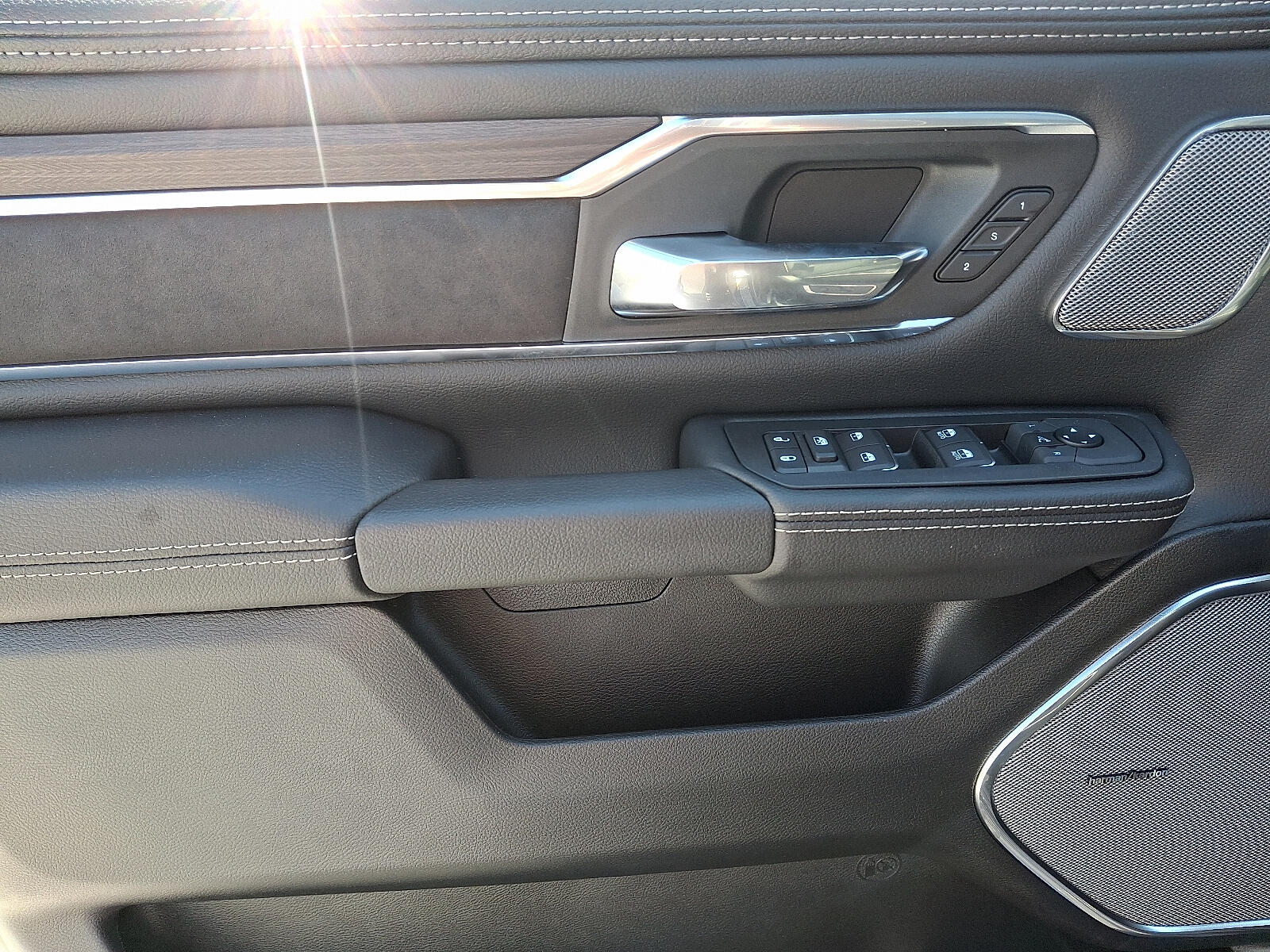 2026 RAM 1500 Laramie - Photo 8