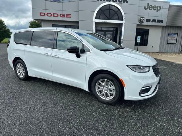 2025 Chrysler Pacifica Select - Photo 10