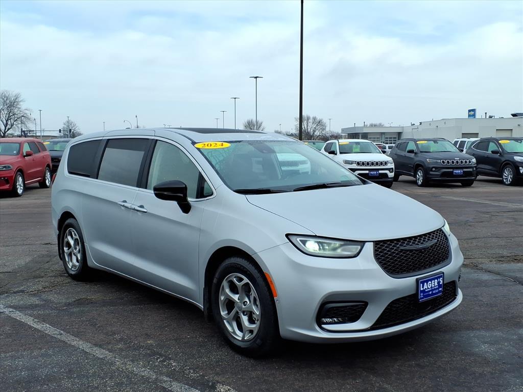 Used 2024 Chrysler Pacifica Limited with VIN 2C4RC1GG9RR188950 for sale in Mankato, Minnesota