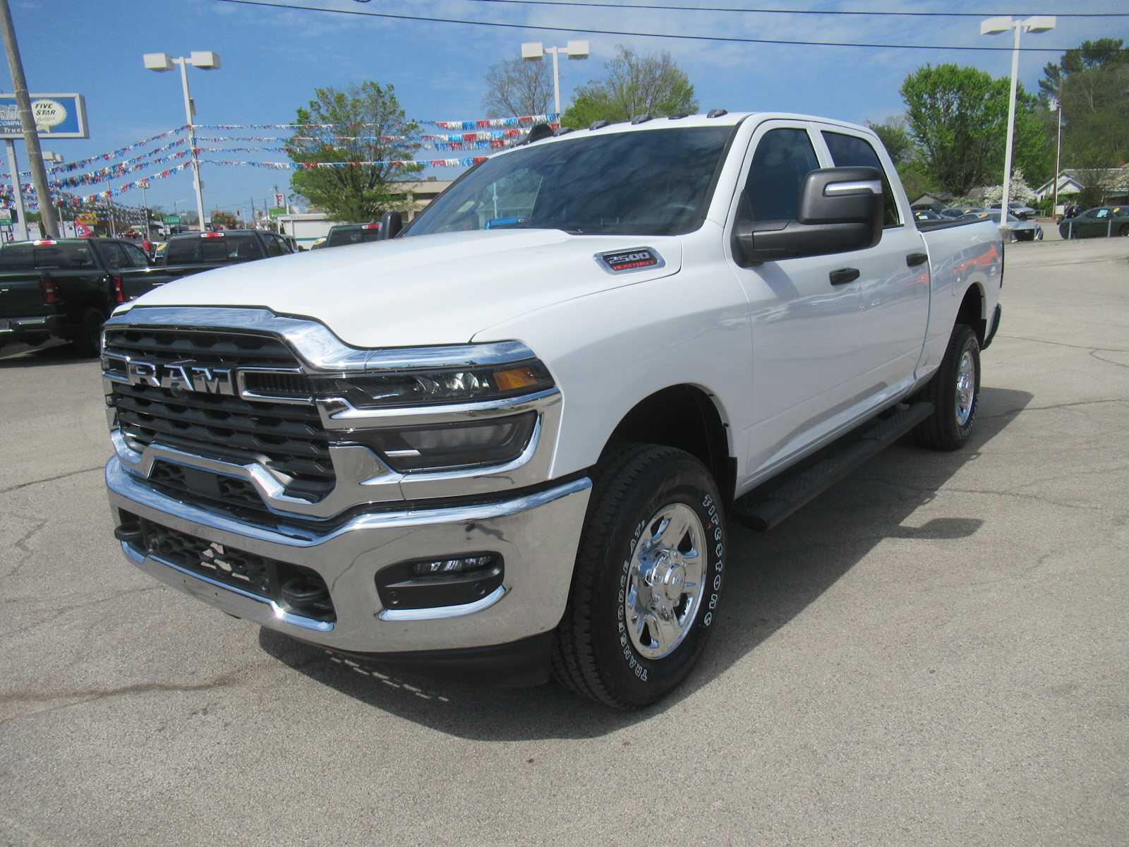 2026 RAM 2500 2500 Tradesman Crew Cab 4x4 6'4' Box