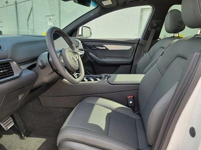 2025 VinFast VF 8 Eco - Photo 18