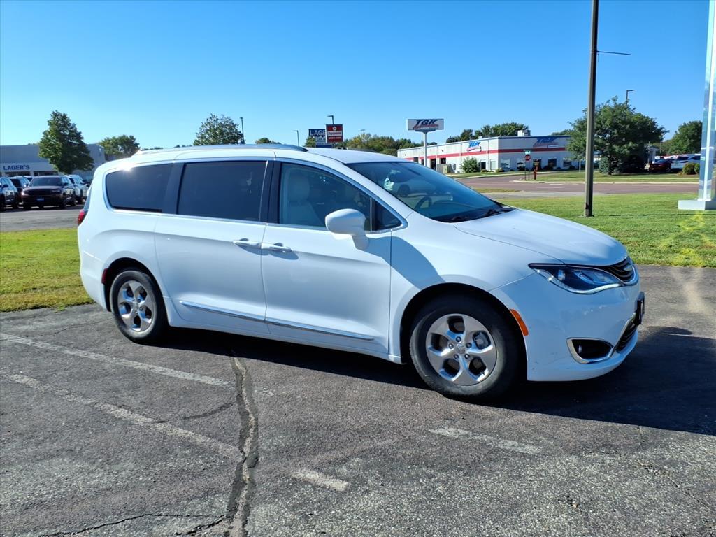 Used 2018 Chrysler Pacifica Hybrid Touring L with VIN 2C4RC1L74JR183729 for sale in Mankato, Minnesota