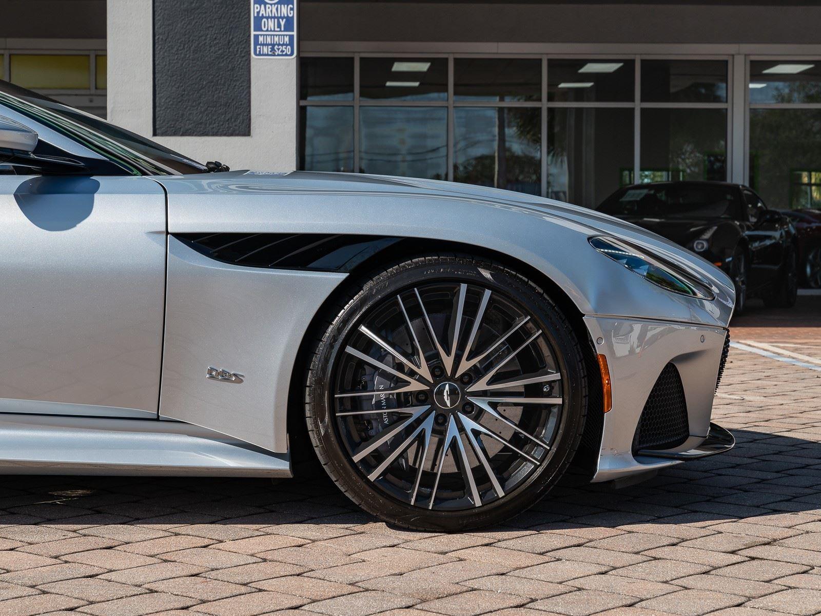 2020 Aston Martin DBS Superleggera Base - Photo 11
