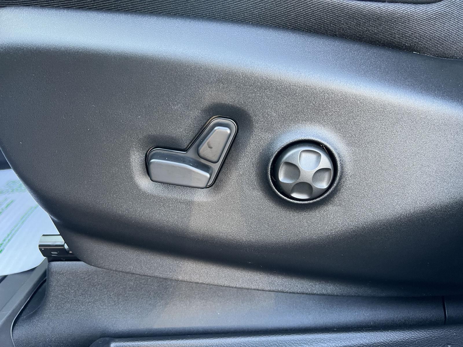 2026 Chrysler Voyager LX - Photo 15