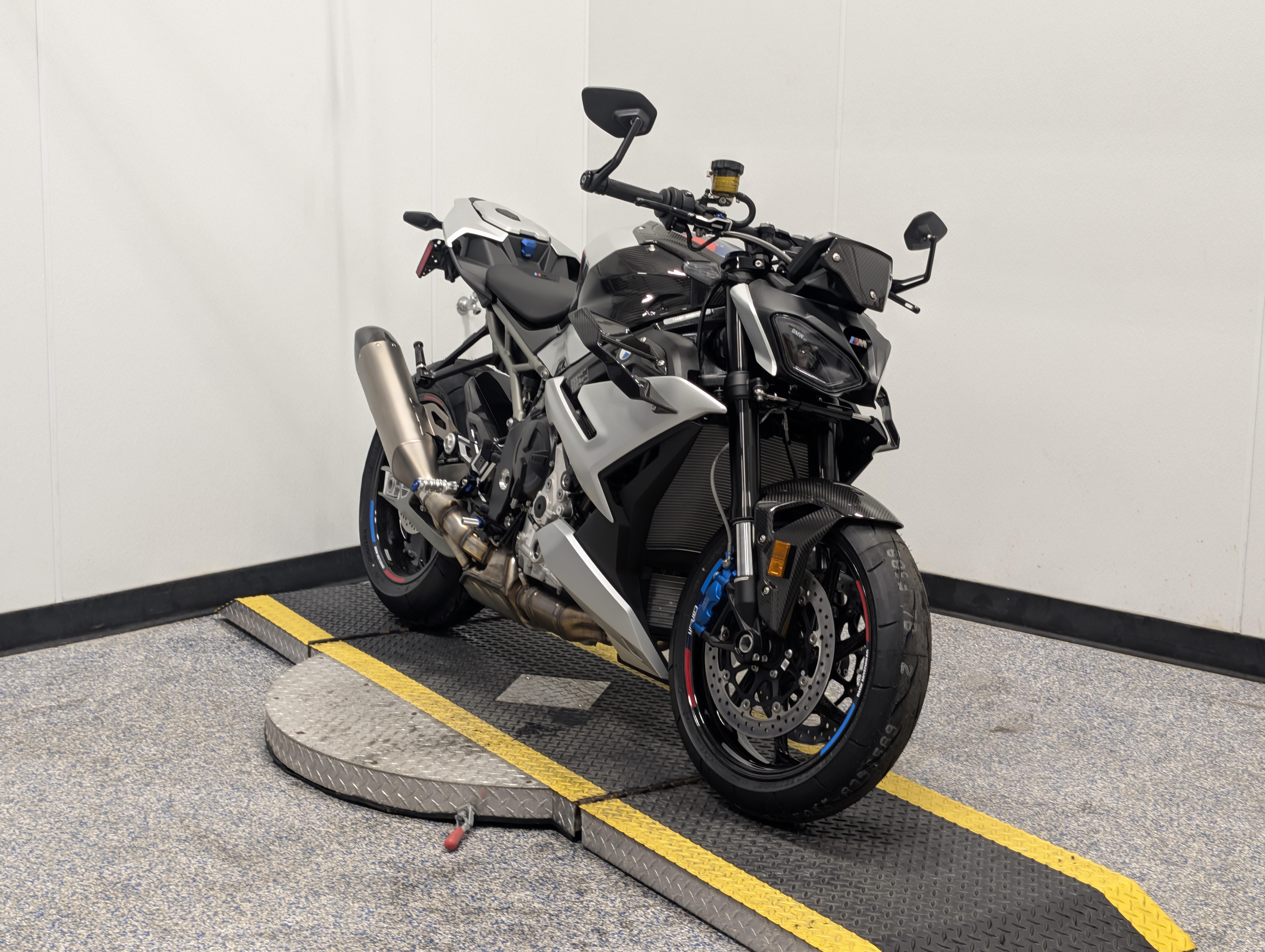 2026 BMW M 1000 R