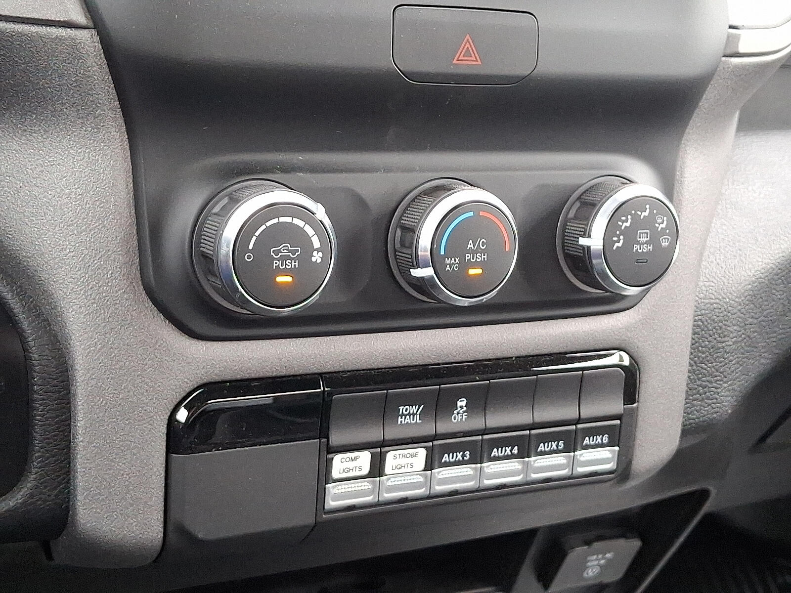 2024 RAM 3500 Chassis Tradesman - Photo 10