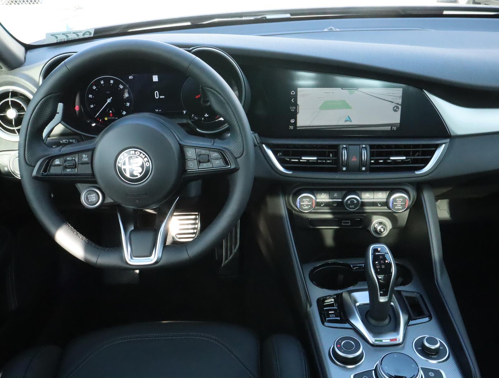 2025 Alfa Romeo Giulia Base - Photo 6
