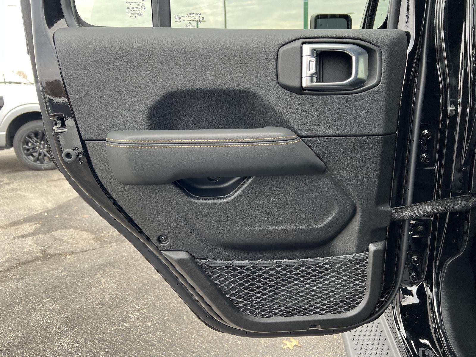2026 Jeep Wrangler 4-Door Sahara - Photo 18