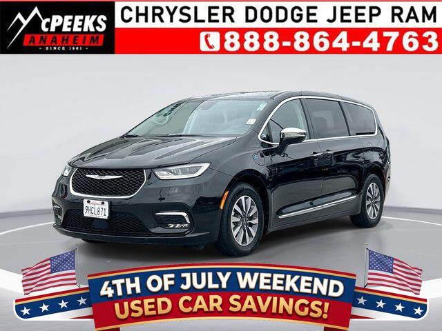 2023 Chrysler Pacifica Hybrid Limited Hybrid's photo