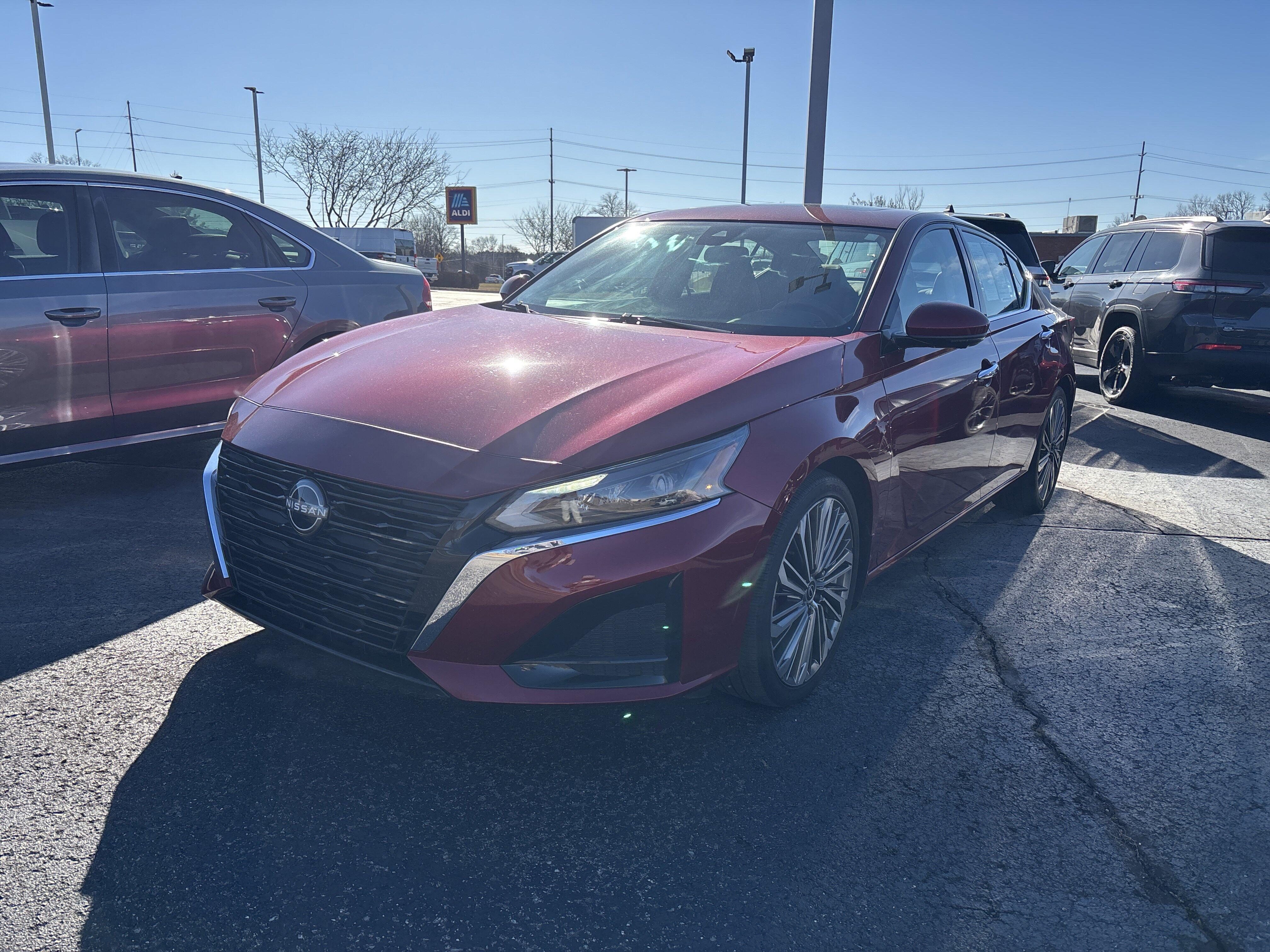 2023 Nissan Altima SL's photo