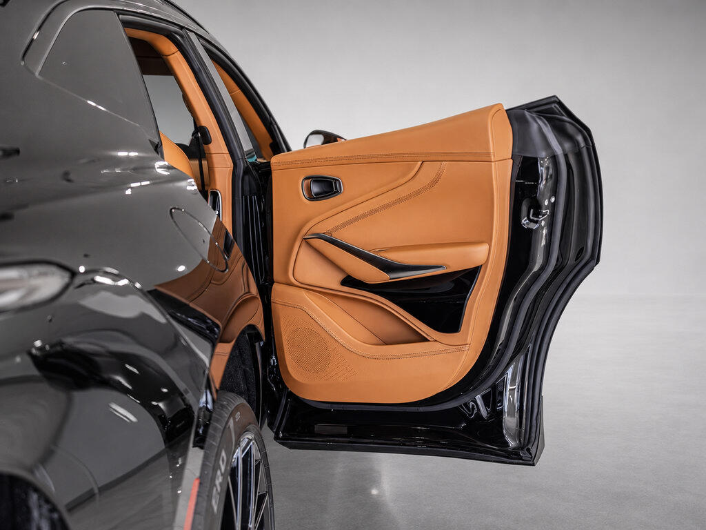 2026 Aston Martin DBX 707 - Photo 39