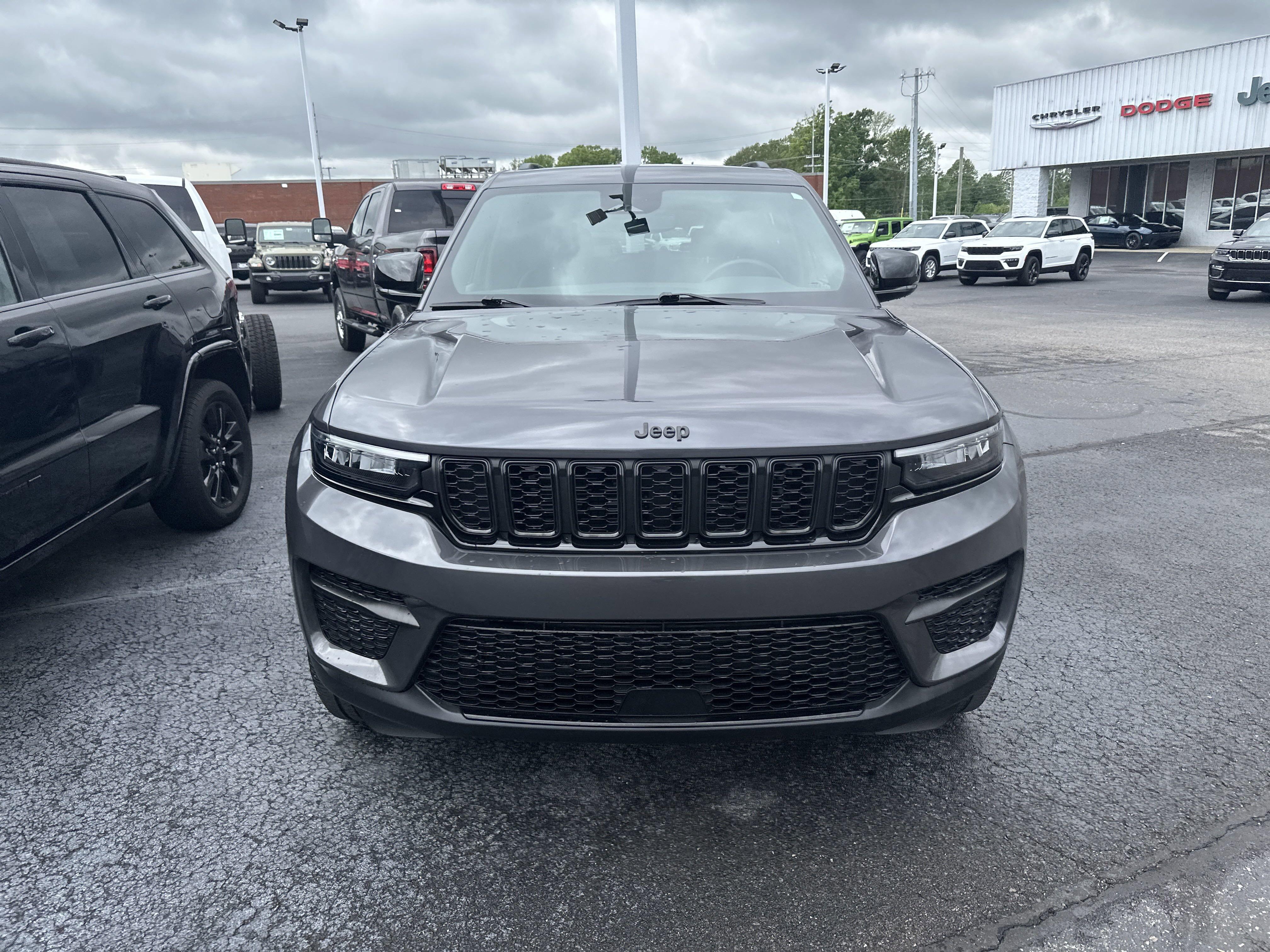 Used 2022 Jeep Grand Cherokee Altitude with VIN 1C4RJHAGXN8604209 for sale in Springfield, TN