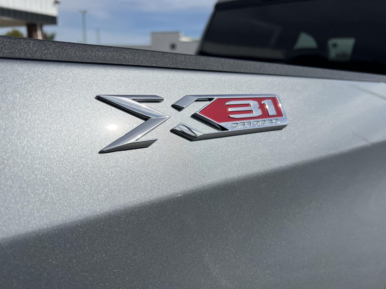 2026 GMC Sierra 1500 SLT - Photo 6