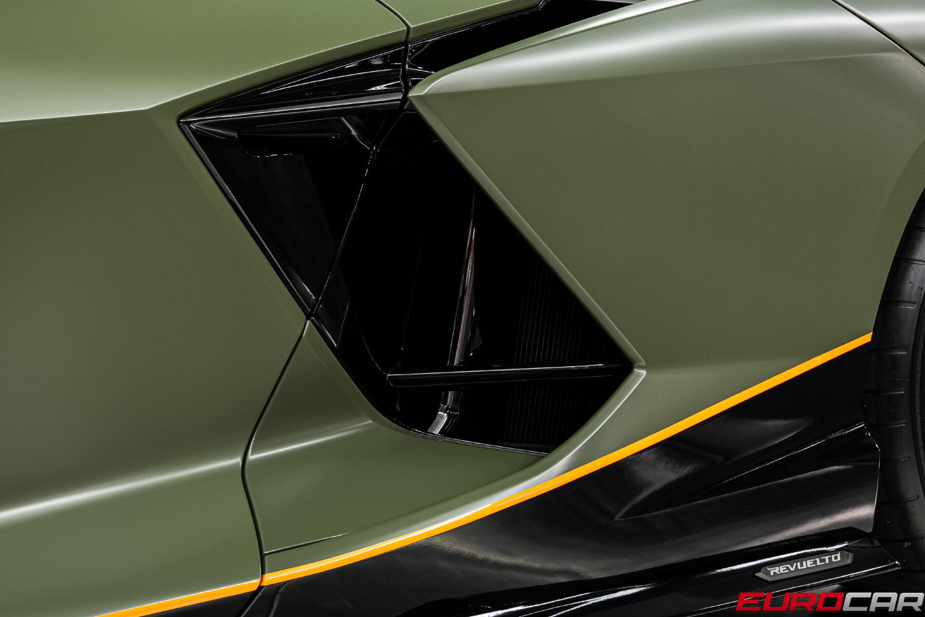 2025 Lamborghini Revuelto *SPECIAL FACTORY PAINT * RARE INTERIOR COLOR*Image 18