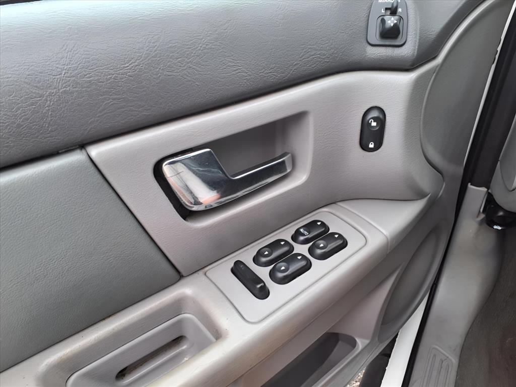2002 Ford Taurus SES Deluxe - Photo 11