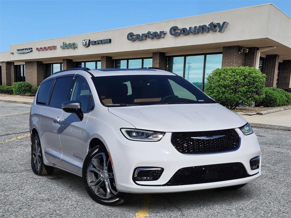 2026 Chrysler Pacifica Pinnacle's photo