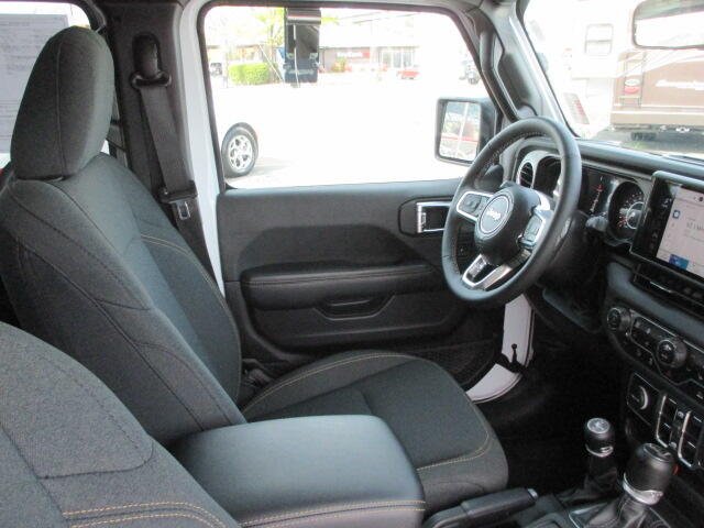 2025 Jeep Wrangler 4-Door Sahara - Photo 26