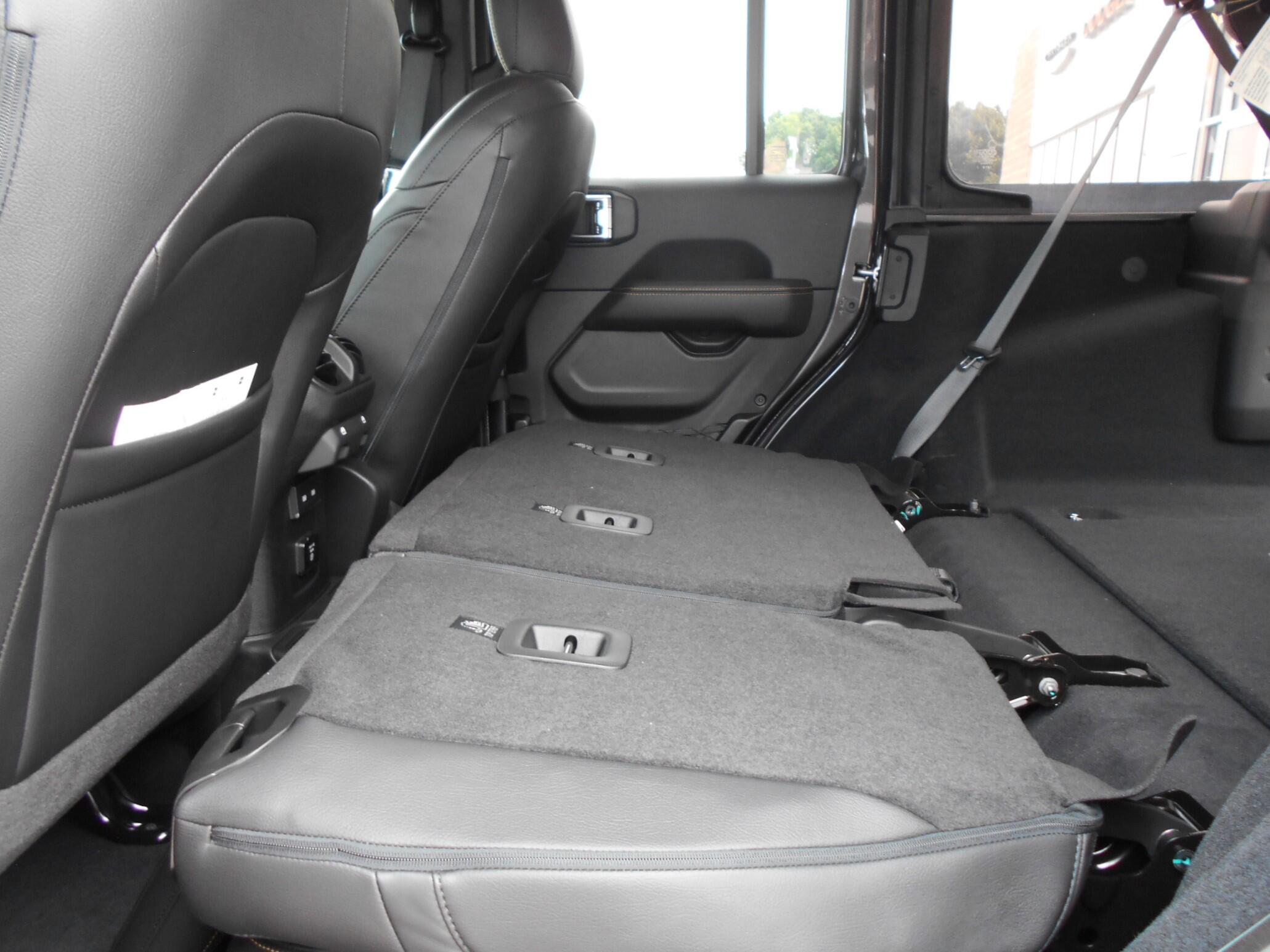 2025 Jeep Wrangler 4-Door Sahara - Photo 10
