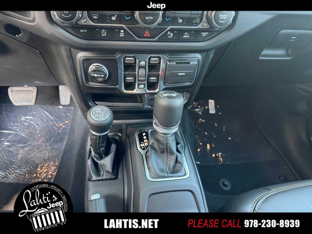 2025 Jeep Wrangler 4-Door Sahara - Photo 13