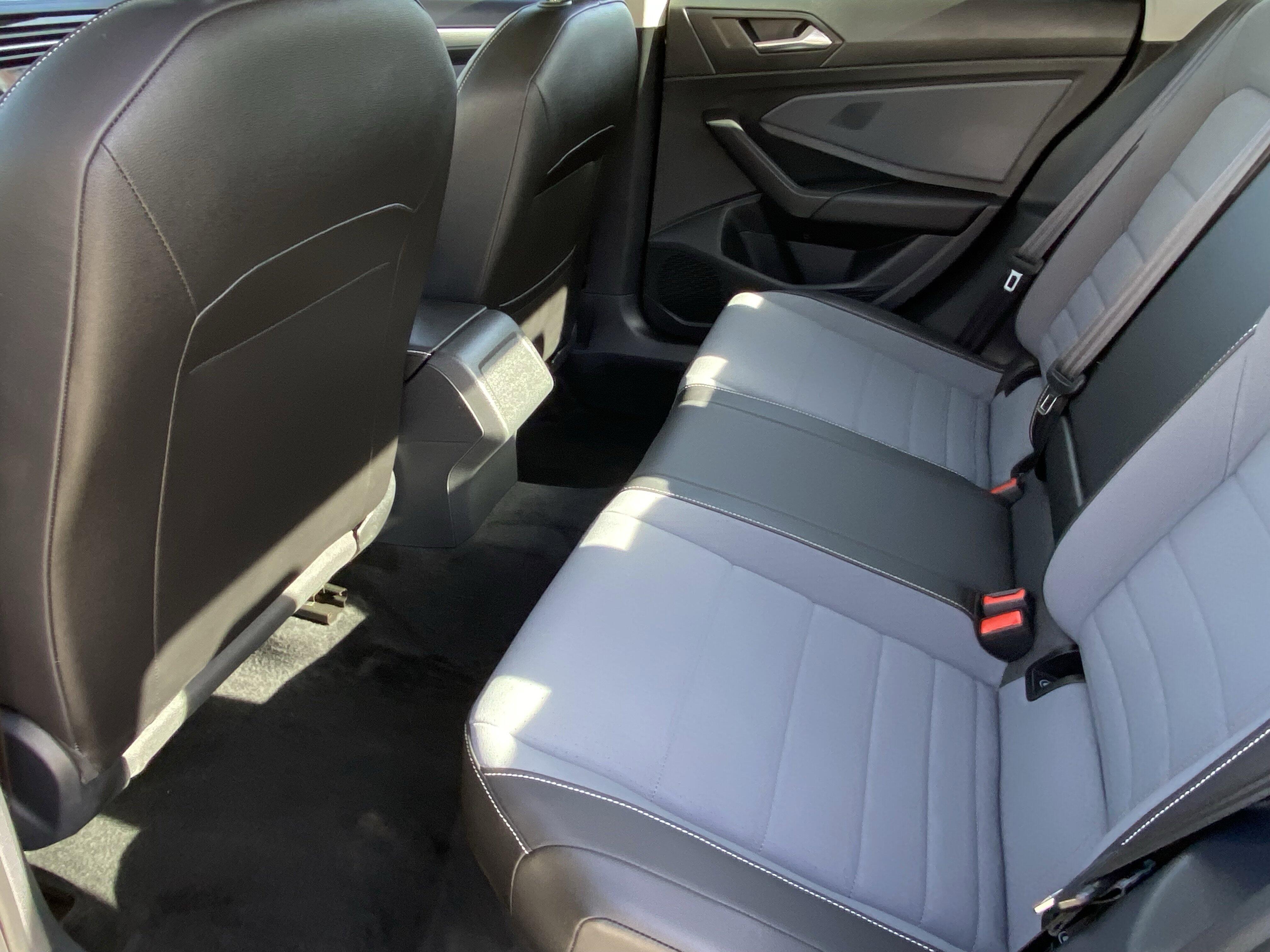 2025 Volkswagen Jetta SE - Photo 22