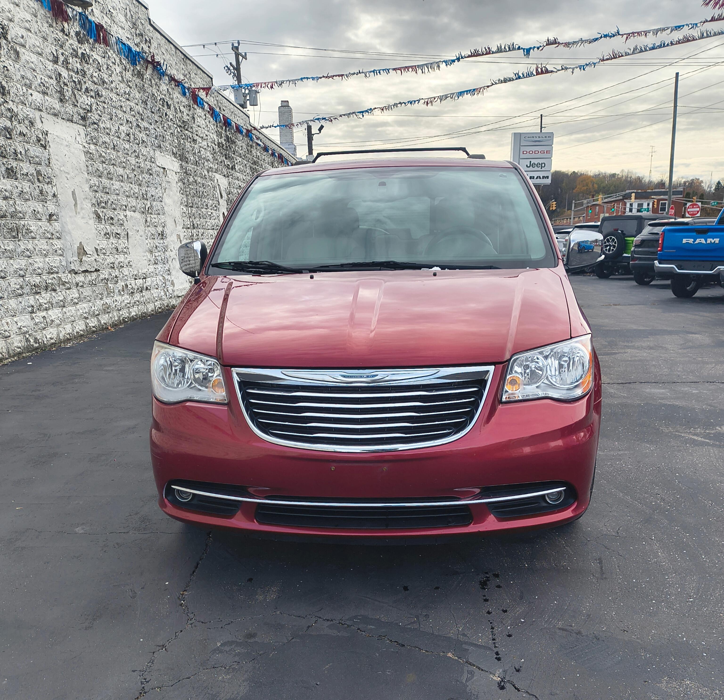 Used 2015 Chrysler Town & Country Touring-L with VIN 2C4RC1CG8FR609543 for sale in Connersville, IN