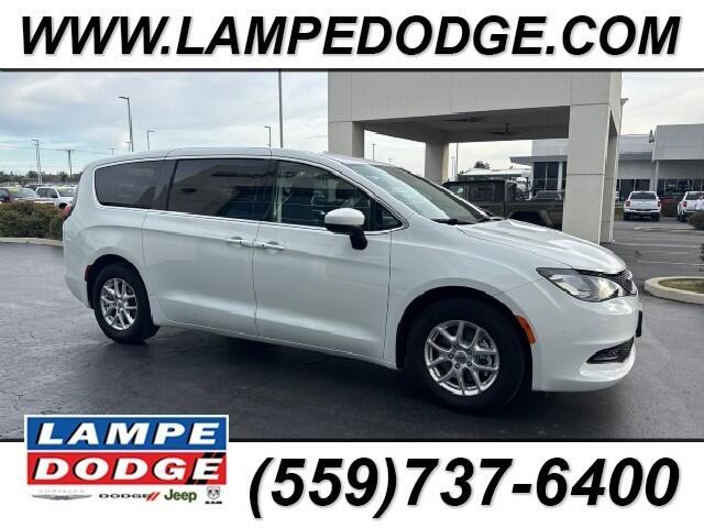 2023 Chrysler Voyager LX's photo