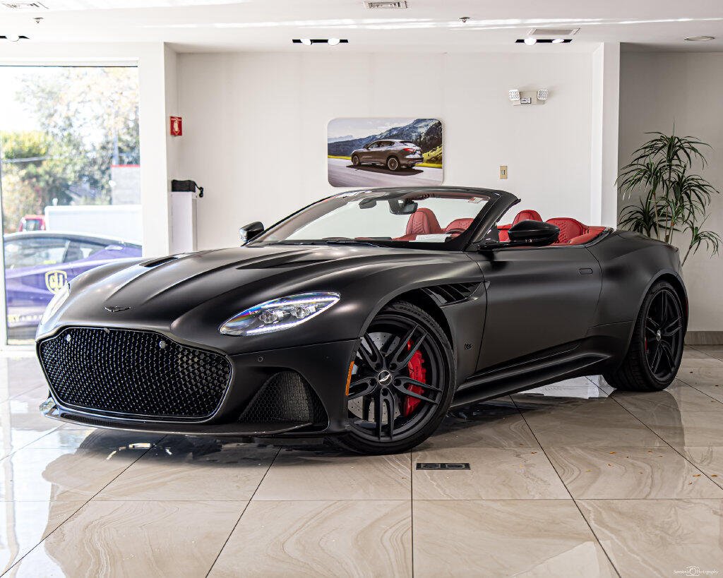 2022 Aston Martin DBS