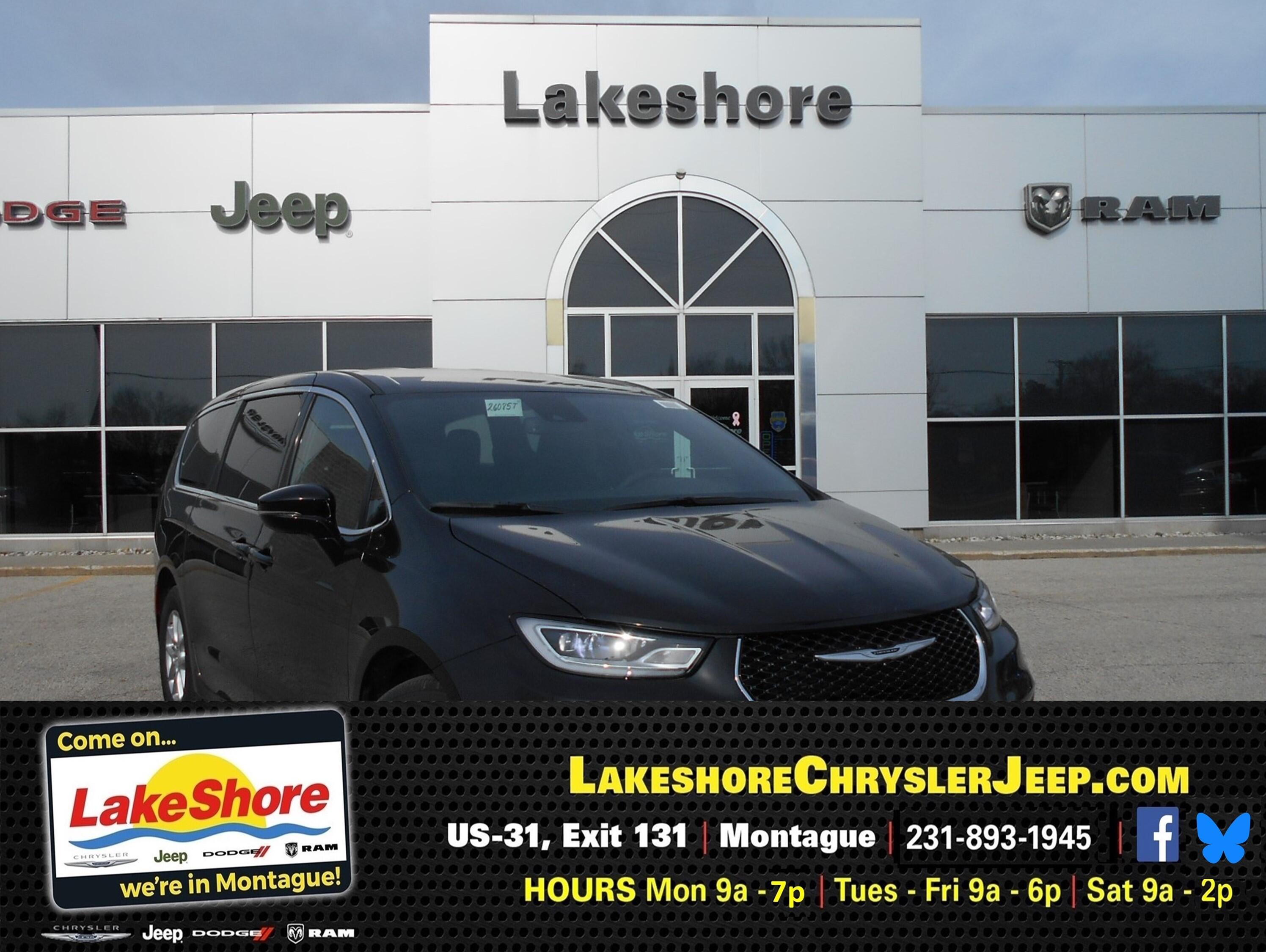 2026 Chrysler Pacifica Select's photo