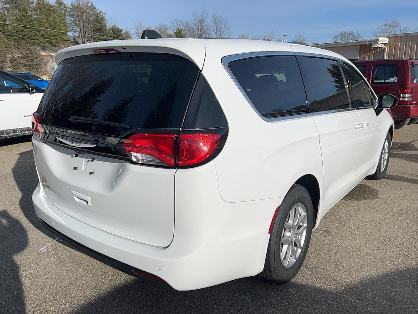 View vehicle photo 5