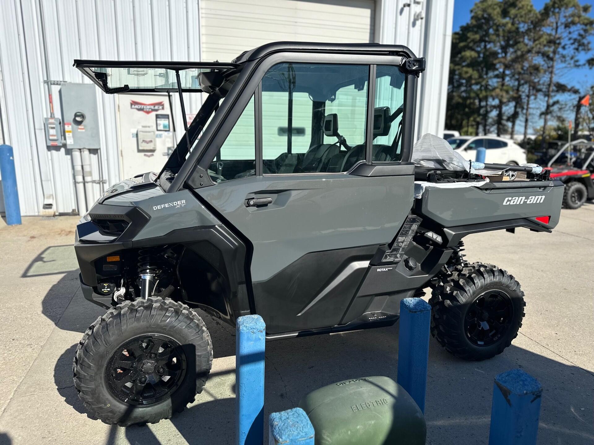 2027 Can-Am Defender XU XT CAB HD10