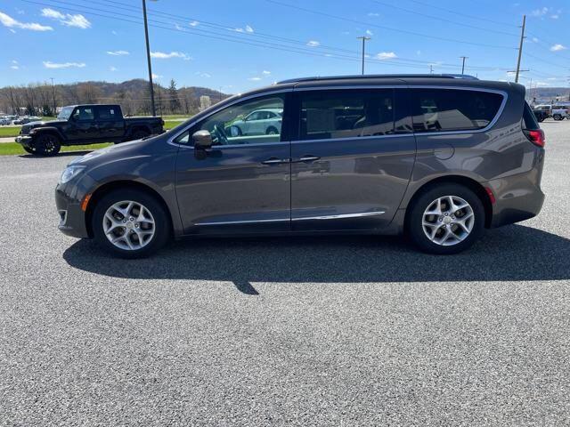 Used 2017 Chrysler Pacifica Touring-L Plus with VIN 2C4RC1EG9HR757717 for sale in Prairie Du Chien, WI