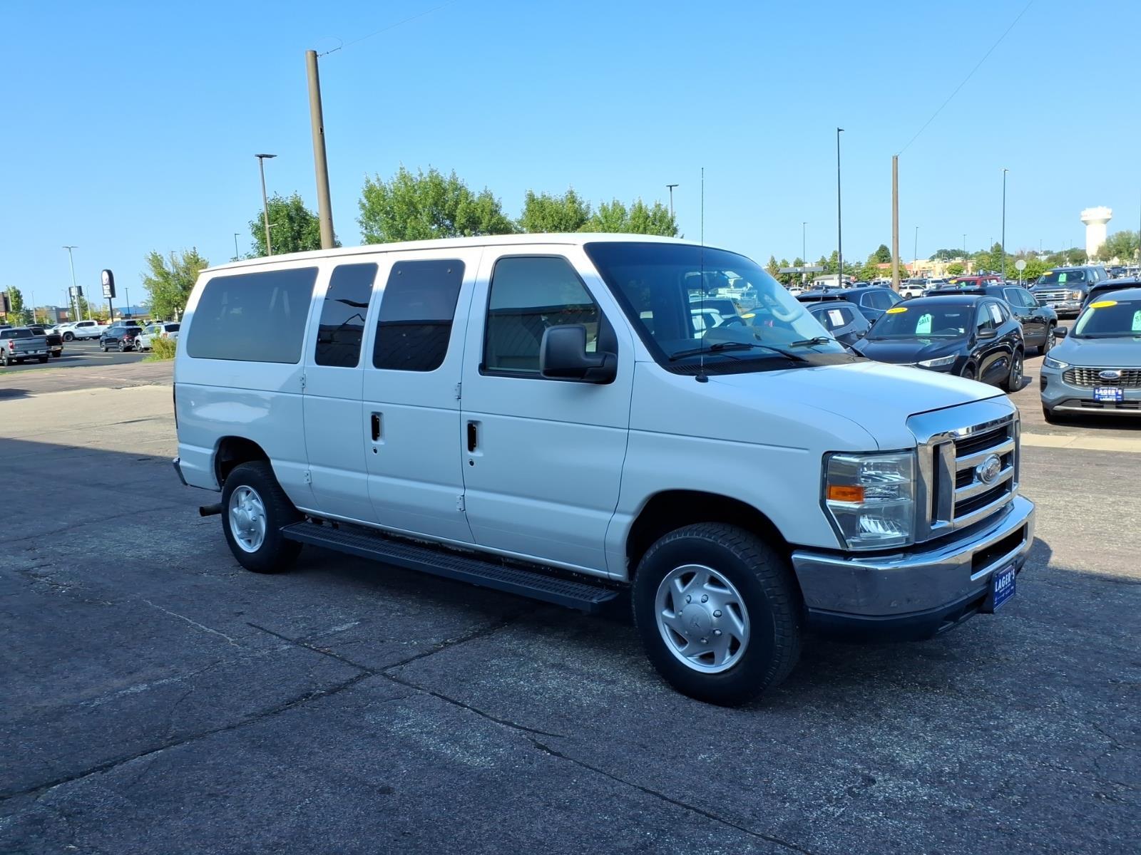 Used 2014 Ford E-Series Econoline Wagon XLT with VIN 1FBNE3BL9EDA86624 for sale in Mankato, Minnesota