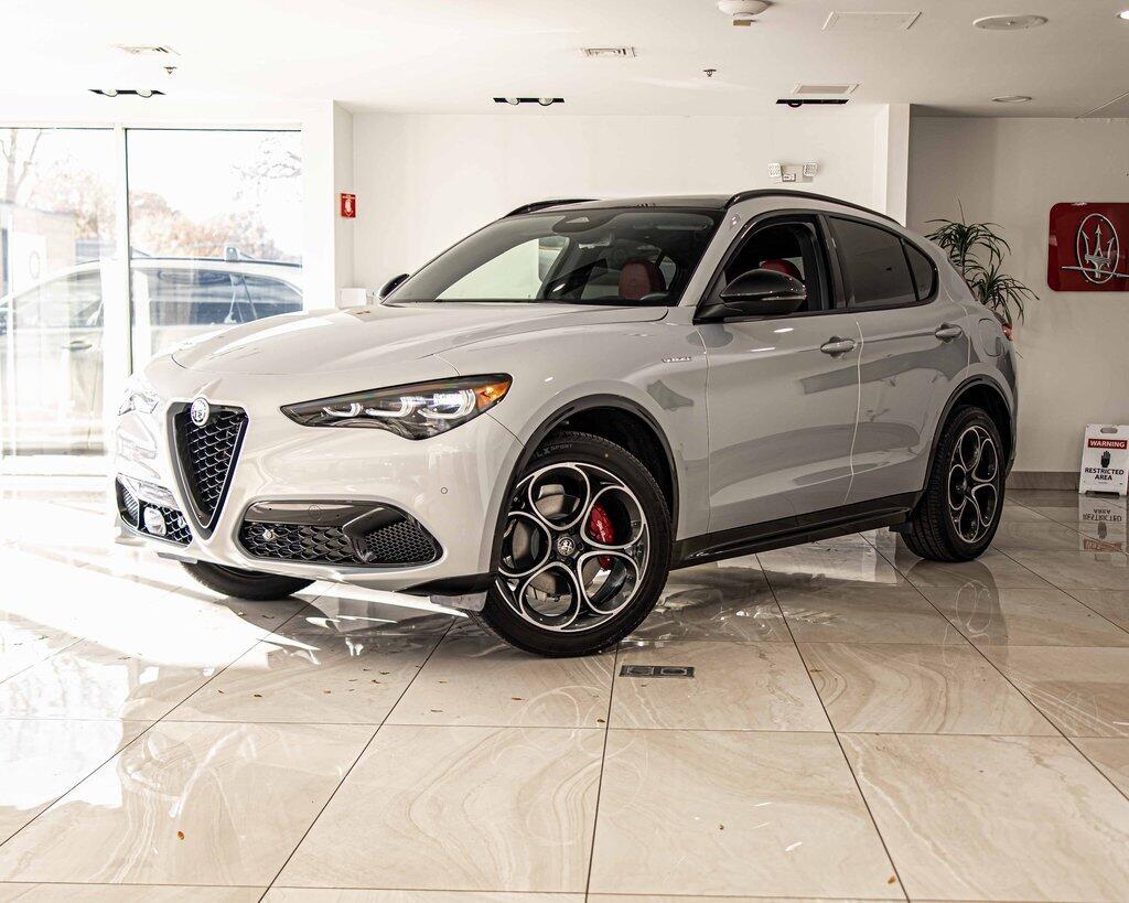 2025 Alfa Romeo Stelvio Base's photo