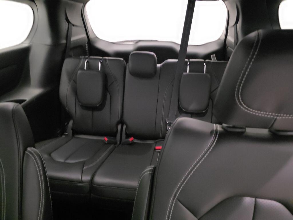 2026 Chrysler Pacifica Select - Photo 11