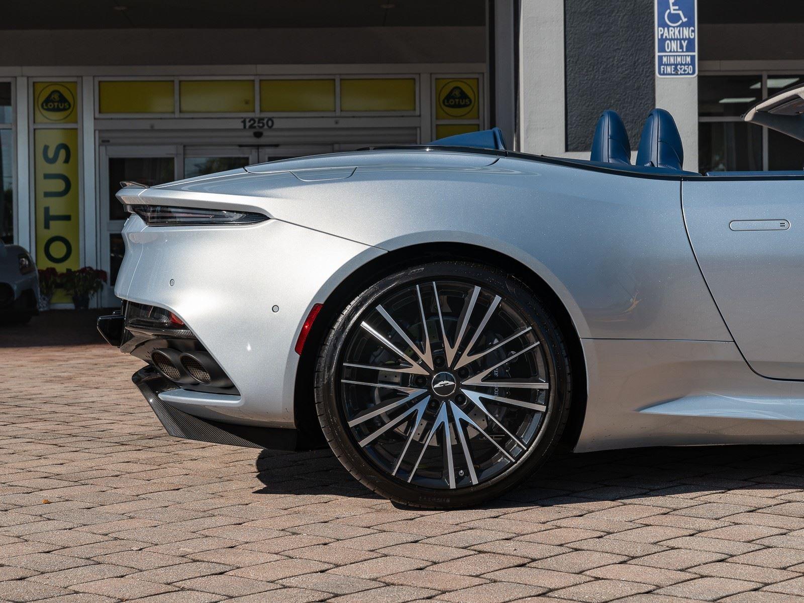 2020 Aston Martin DBS Superleggera Base - Photo 9