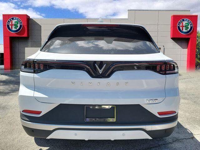 2025 VinFast VF 8 Plus - Photo 6